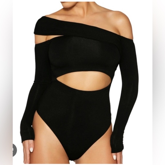 Naked wardrobe👗extra cold shoulder off shoulder cut out long sleeve bodysuit~ S - Picture 8 of 13